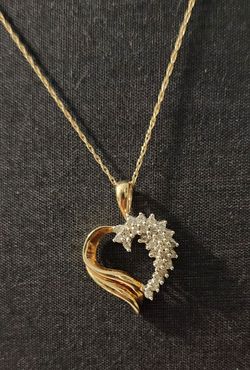 Elegant 18 inch 10kt yellow gold asymmetrical diamond open heart pendant necklace