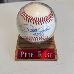 Pete Rose Autograph baseball 