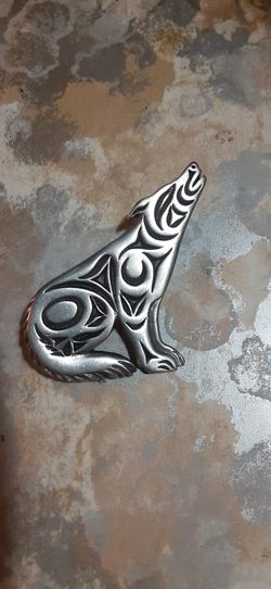 Pewter HOWLING WOLF Brooch Inuit Native Canada 