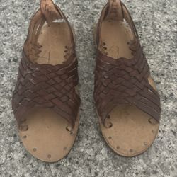 Women’s Huaraches Size 7