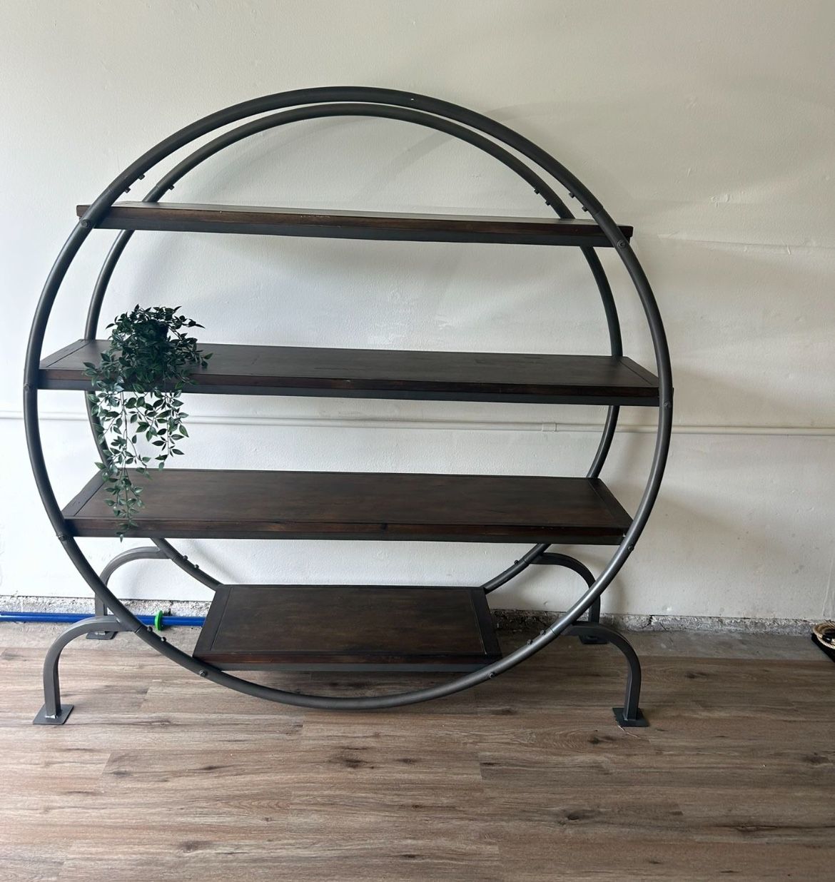 World Market Round Shelve 