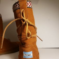 TOMS  Cozy Boots Suede Great Condition
