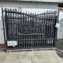 BRAND NEW METAL FARM DRIVEWAY GATE DIMENSION 20'X7' HEAVY DUTY 
POWDER COATING GALVANIZED BLACK
PERFECT FOR YOUR LAND,HOUSE,FARM,
IF SOMEONE INTERESTE