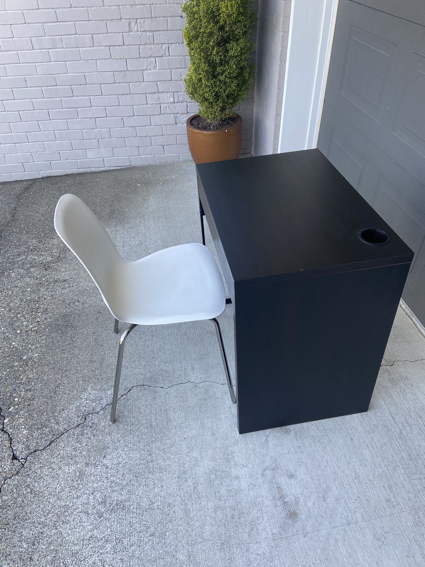 Small Computer Desk With Chair.