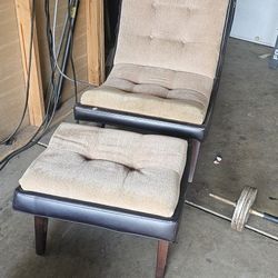 LOUNGE CHAIR 