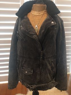 Levy’s Black Denim Jacket Belted with Black Sherpa ✨Size Small