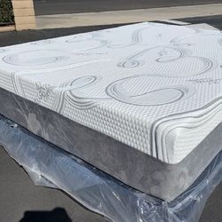 Queen Organic Hybrid Cool Gel Memory Foam Mattress!!