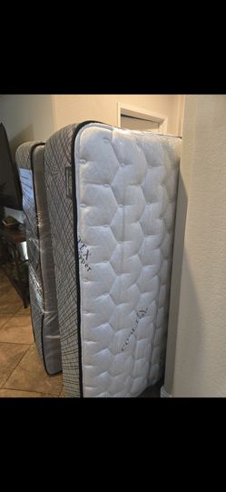 New Queen mattress Luxury Firm 