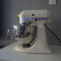 KitchenAid Artisan 5 Quart Tilt-Head Stand Mixer With 3 Attachments