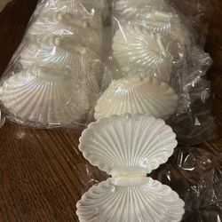 Plastic Clam Shells For Favors/Crafts