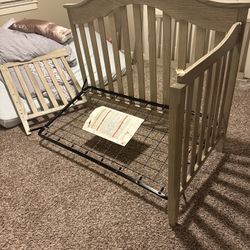Great Condition 4 Way Convertible Crib