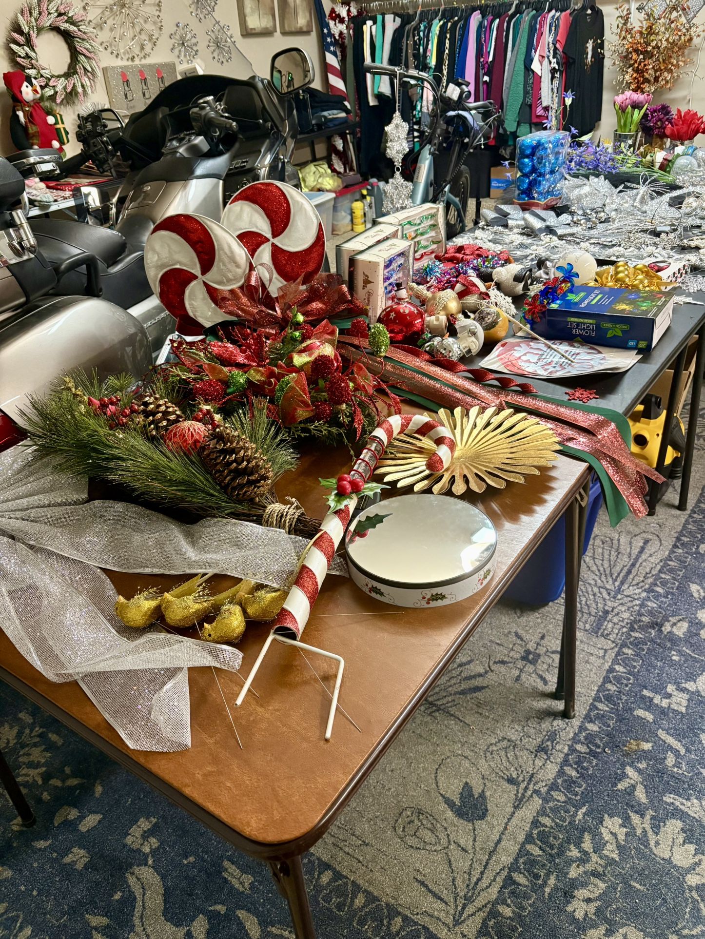 Christmas Decor!! (3 Tables Full) *starting at $1