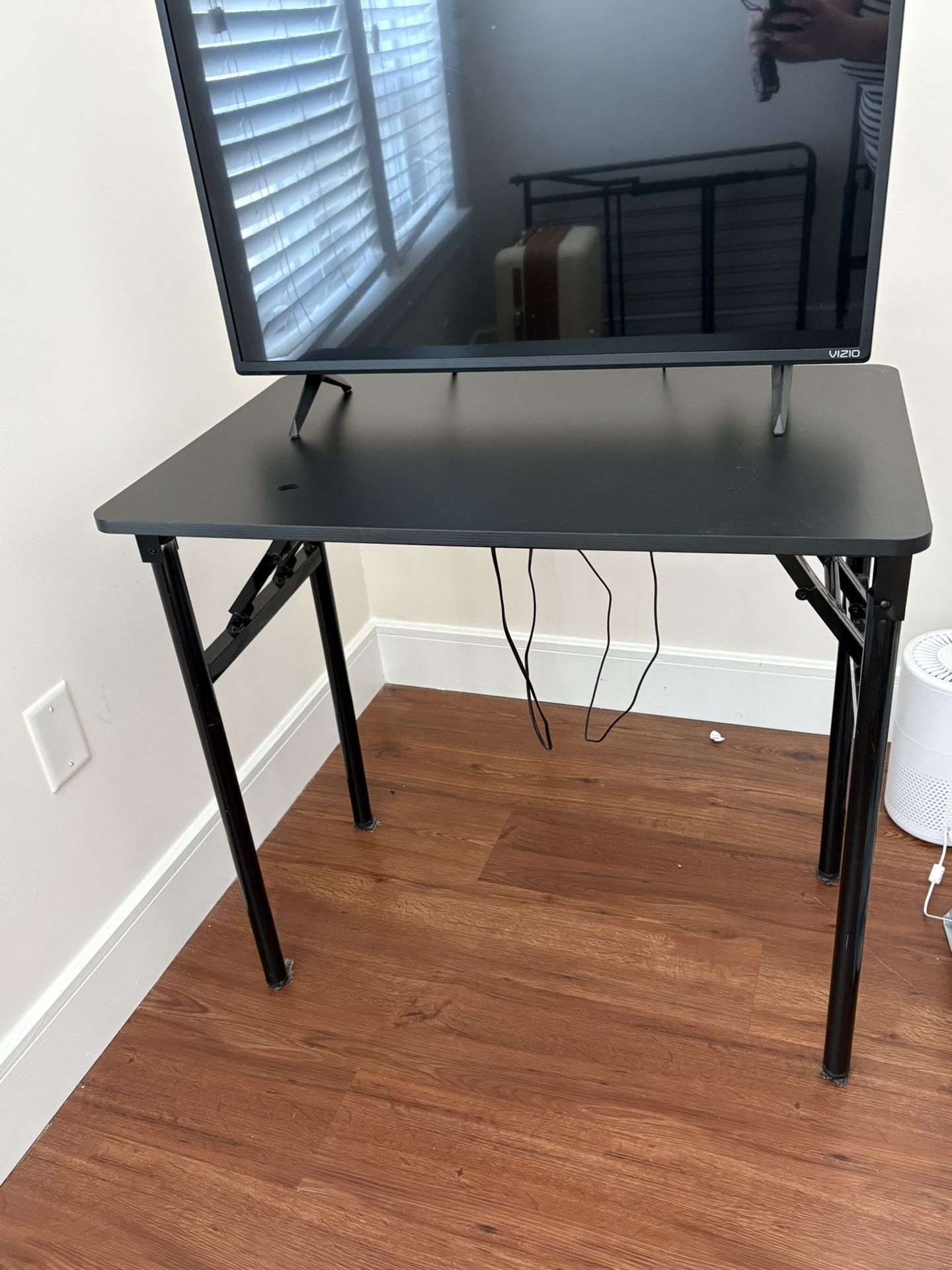 Foldable Black desk/table