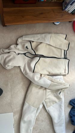 Cream Color Nike Tech 