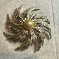 Vintage signed Sarah Coventry Starburst silver tone faux pearl brooch Estate
