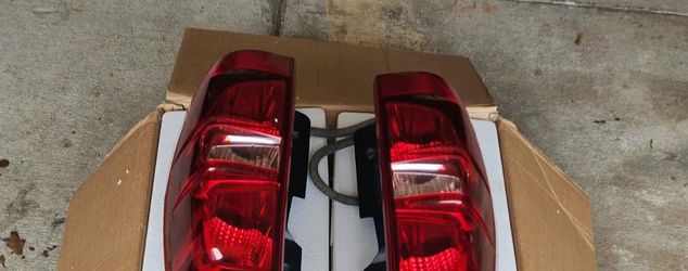 Suburban Tail Lights 08