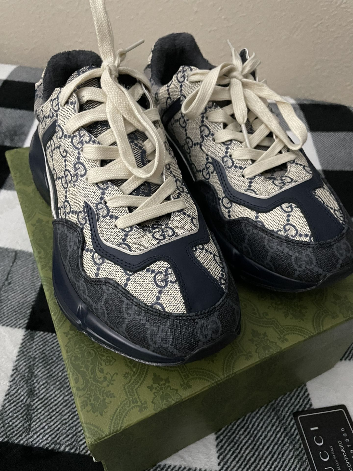 Gucci Rythons GG