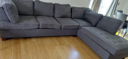 Living room couch with matching rug 7"10"X9"6"