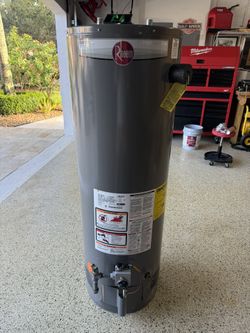Rheem Water Heater Gas. Almost Brand New