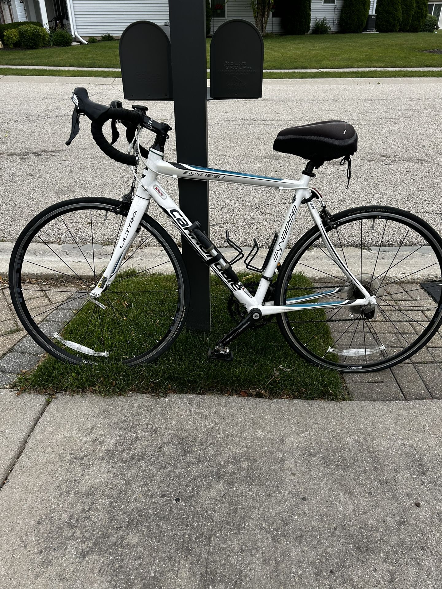 Cannondale Synapse Road bike.