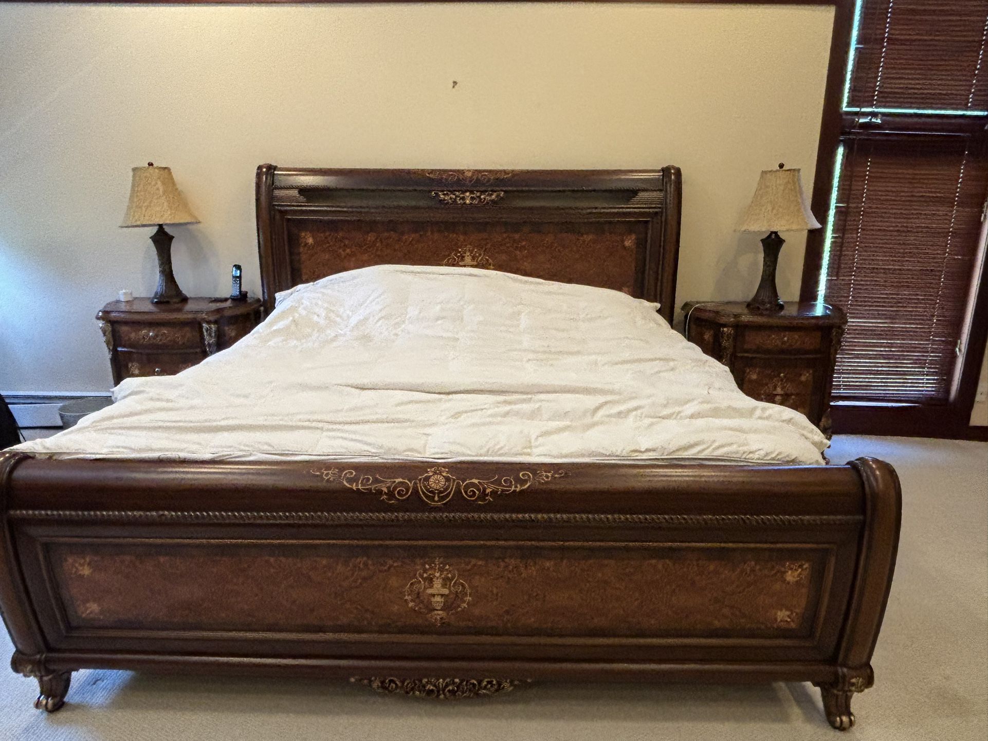 King Size Mahagani Set With 2 Nightstands, 2 Lamps