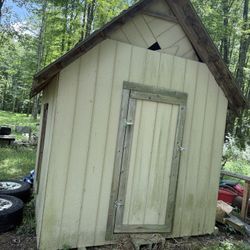 FREE Chicken house/shed. Needs Work. Mesh Floor. You Move.