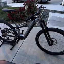 2023 Cannondale Moterra 4, Medium, 29er, Only 153 Miles!