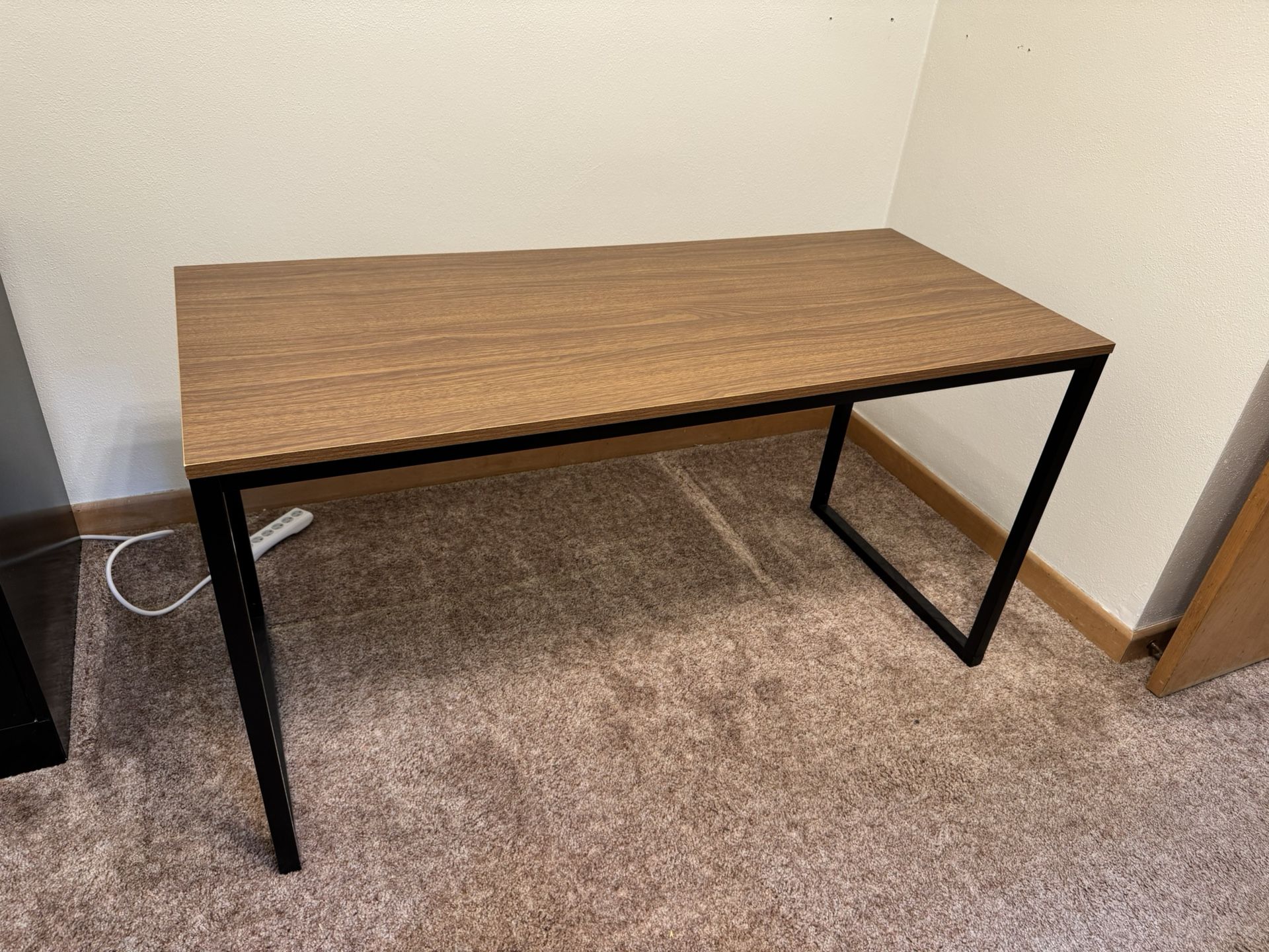 Computer desk