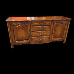 Ethan Allen buffet. Superb Quality