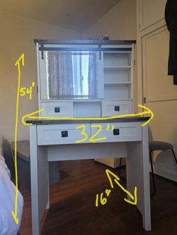Make Up Table