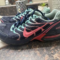 Women Nike Athletic Shoes 