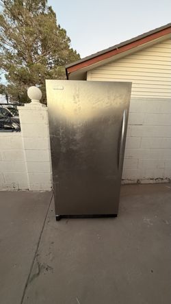 32” Frigidaire Freezer