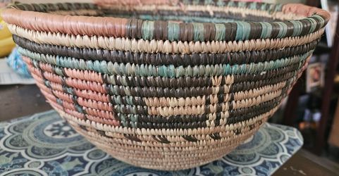 Vintage coiled Basket bowl nice condition