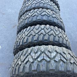 kumho road venture mt71 285/70r17 5 Tires W Rims 