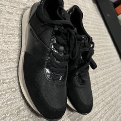 BRAND NEW MICHAEL KORS WOMENS SNEAKERS SIZE 8.5M