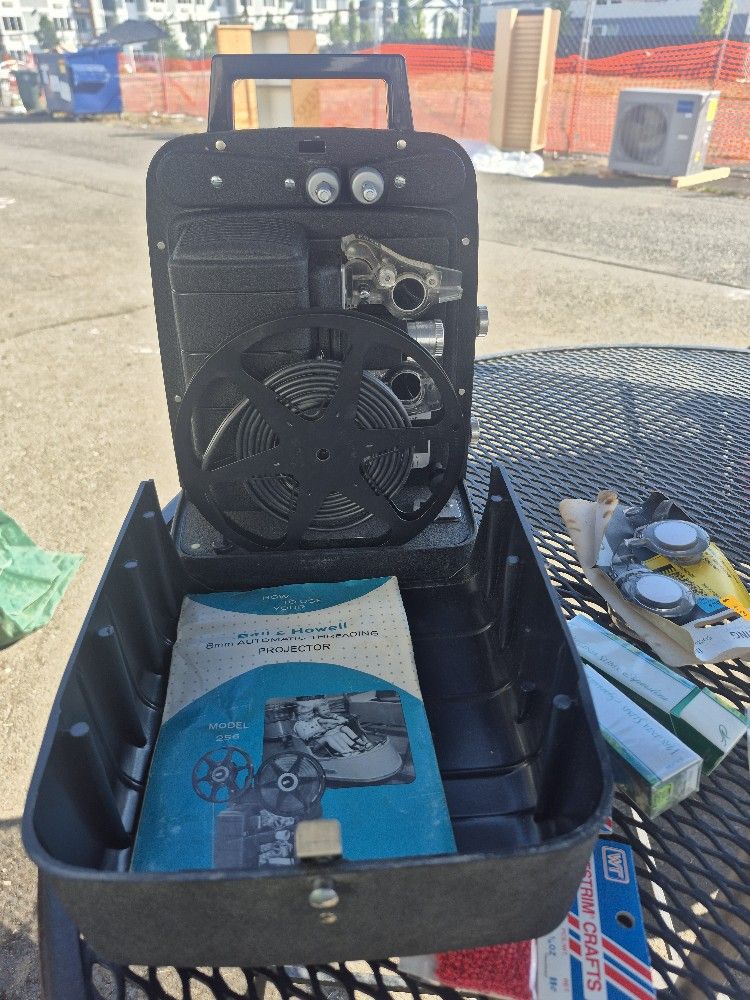 Bell and Howell Auto Load Projector