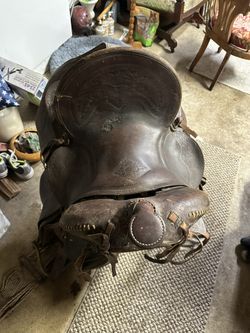 Handmade Leather Small Bear Trap Style Saddle 