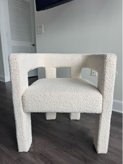 CB2 Stature Ivory Bouclé Dining Armchair – Excellent Condition