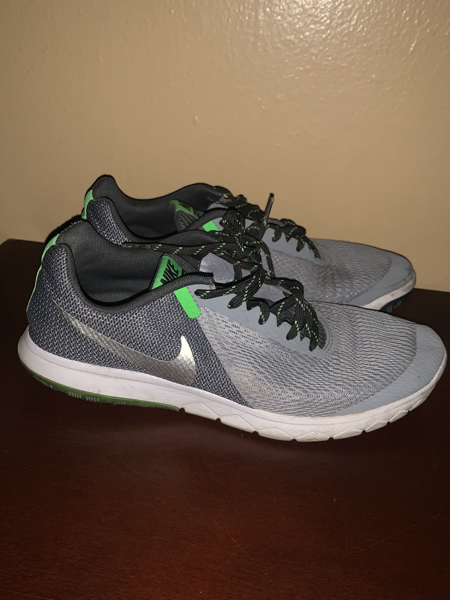 Nike Running Shoes Mens 10.5 Size Grey And Green Hiking Gym