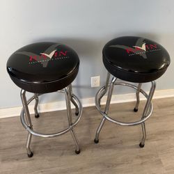 2 Bar stools