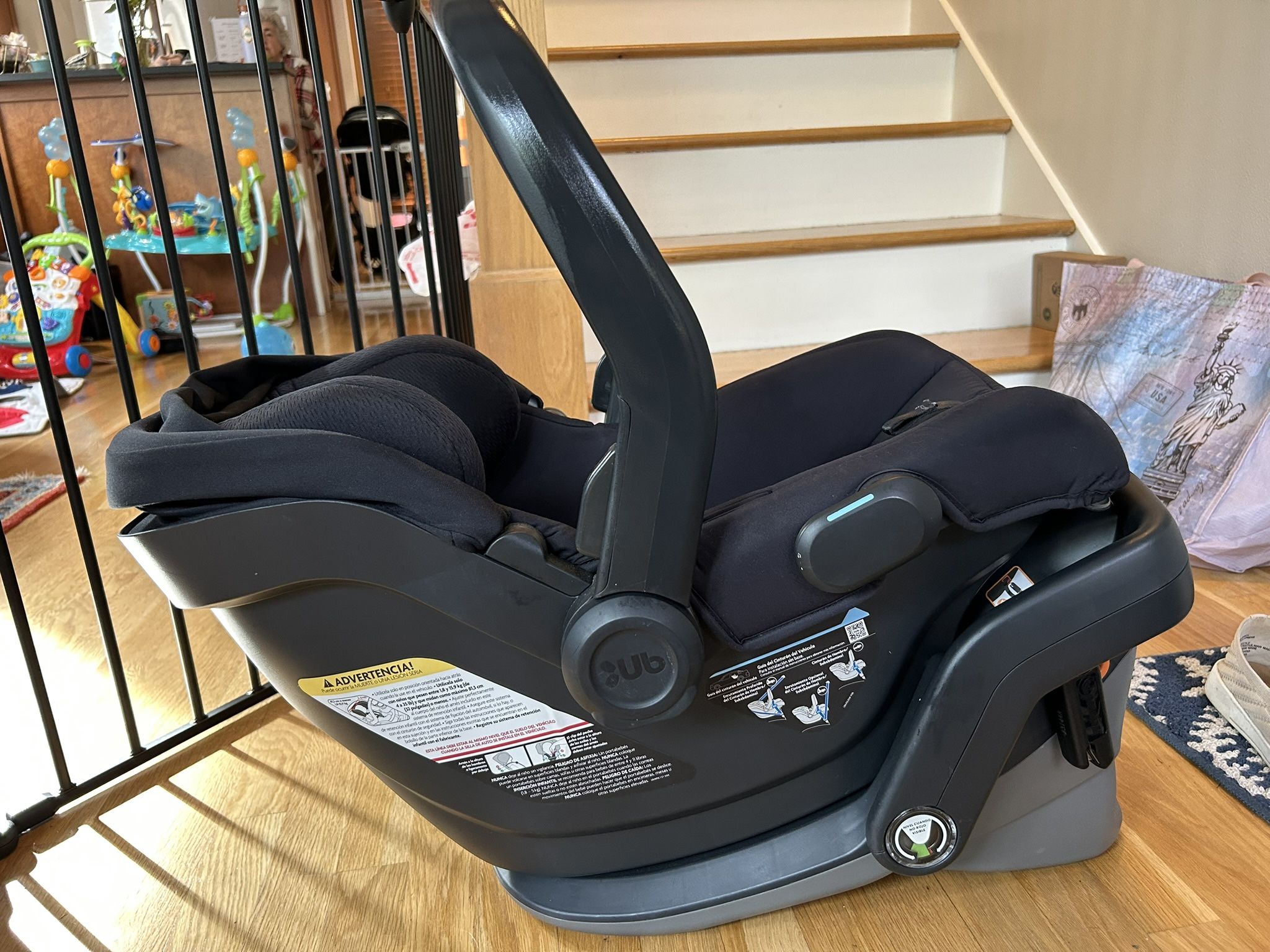 UppaBaby Car Seat - 1 yr old, like new