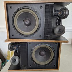 VENDO ESTE PAR DE BOSE 301 SERIES II SPEAKERS 