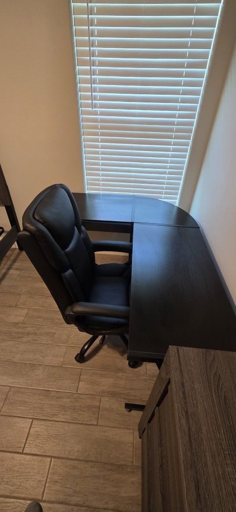 Desk & Chair 
