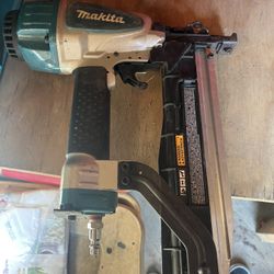 Makita staple gun
