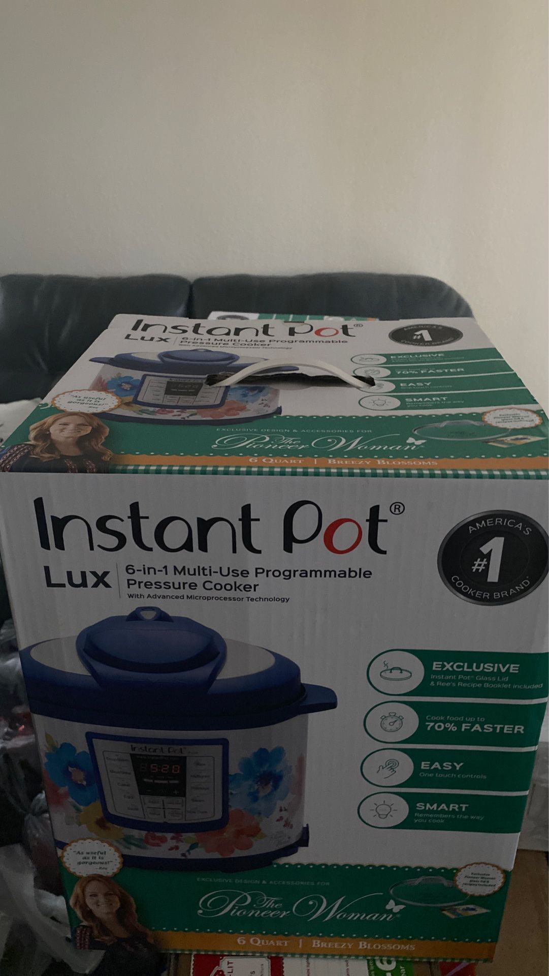 Instant Pot 6 in 1 pressure cooker