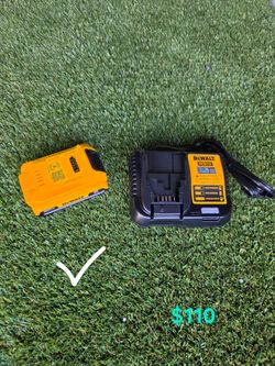 New DeWalt DCB112 12V/20V Battery Charger with Battery