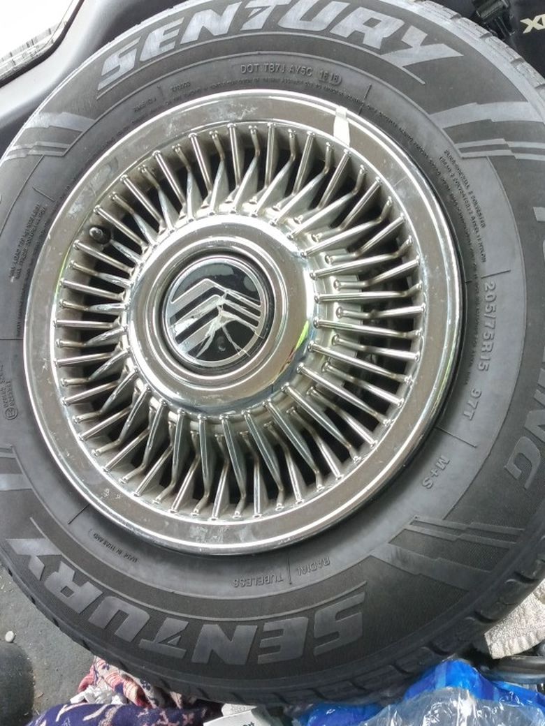 1995-1997 Mercury Grand Marquis Stock Rim And tire