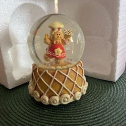 Musical Snow Globe 