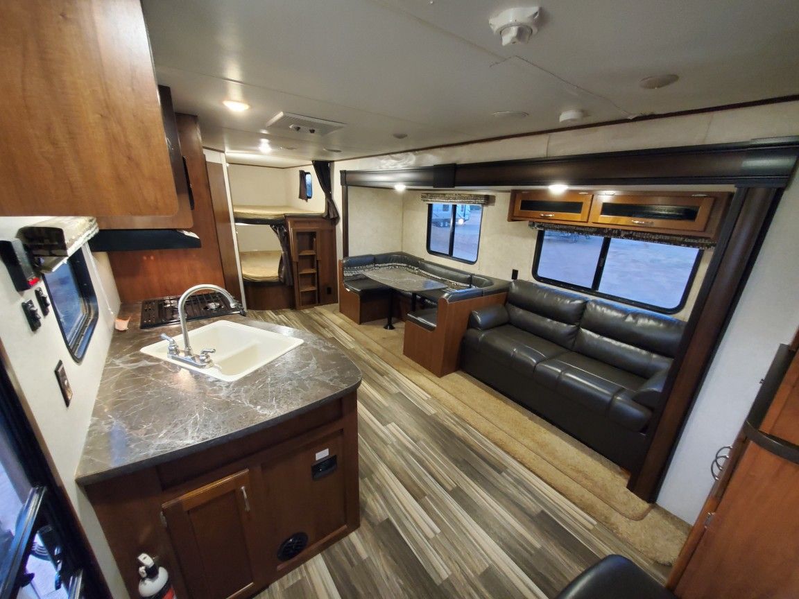 2017 Jayco 30ft Bunkhouse Travel Trailer Lightweight Sleeps 10 for