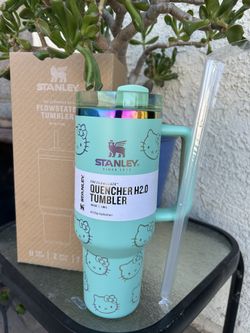 Hello Kitty Turquoise Tumbler 40 oz NEW 